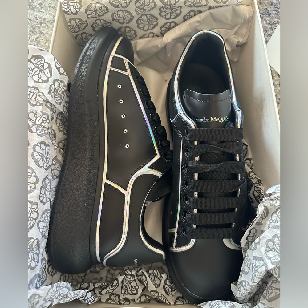Alexander McQueen “Larry” holograph sneaker